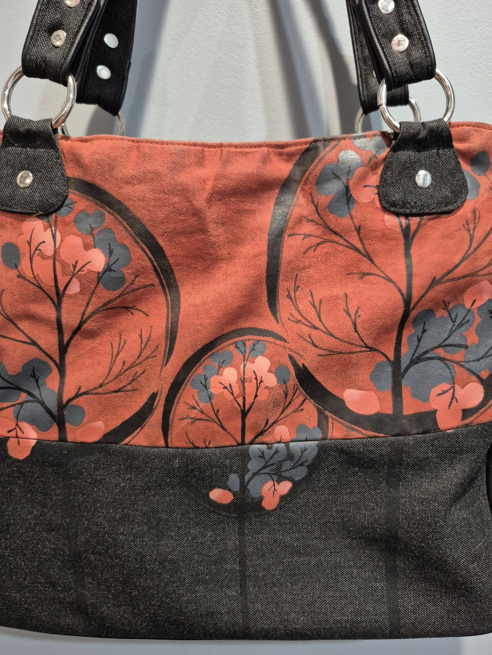 Jaks Stylish Red Floral Tote Bag with Black Accents Vegan Friendly Design - Picture 3 of 17